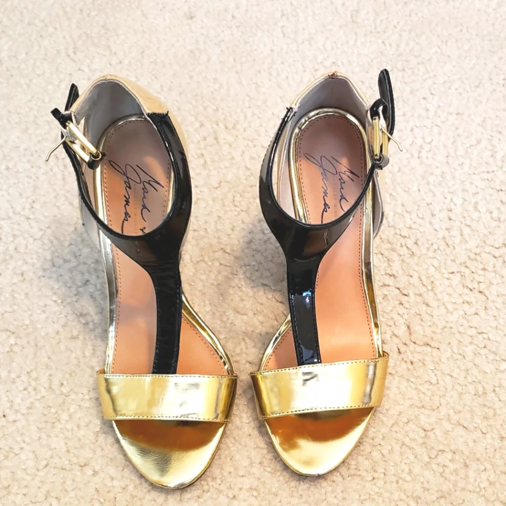 Badgley Mischka Wedge Heels, Patent Leather, Size 6